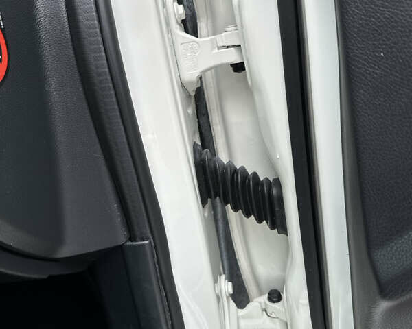 Белый Мерседес Б-класс, объемом двигателя 2.2 л и пробегом 192 тыс. км за 14600 $, фото 22 на Automoto.ua