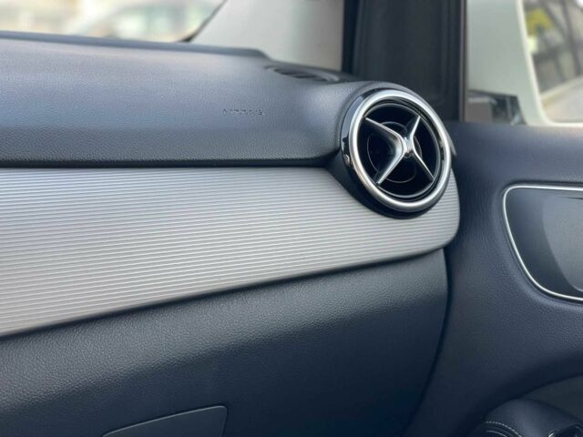 Білий Мерседес Б-клас, об'ємом двигуна 0 л та пробігом 70 тис. км за 17300 $, фото 17 на Automoto.ua