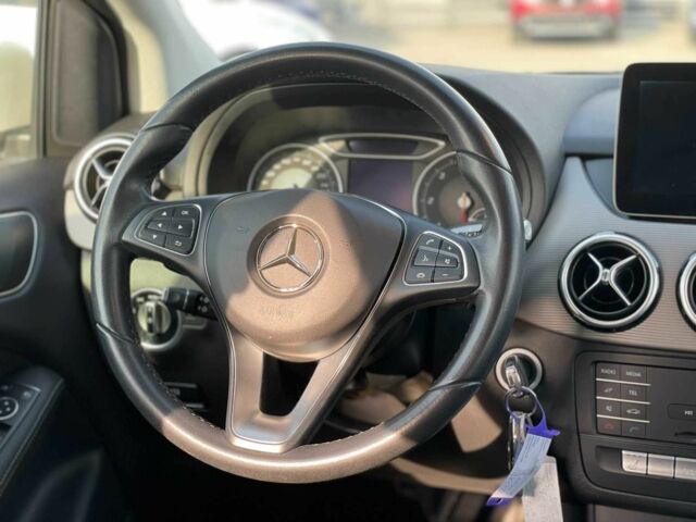 Білий Мерседес Б-клас, об'ємом двигуна 0 л та пробігом 70 тис. км за 17300 $, фото 15 на Automoto.ua