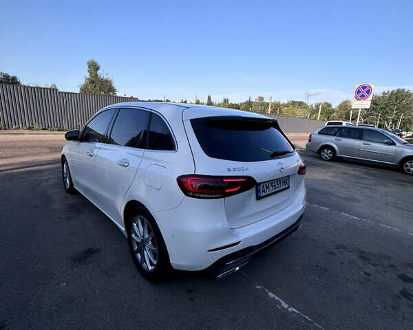 Білий Мерседес Б-клас, об'ємом двигуна 1.95 л та пробігом 260 тис. км за 22500 $, фото 5 на Automoto.ua