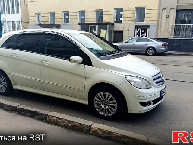 Белый Мерседес Б-класс, объемом двигателя 1.7 л и пробегом 212 тыс. км за 6500 $, фото 1 на Automoto.ua