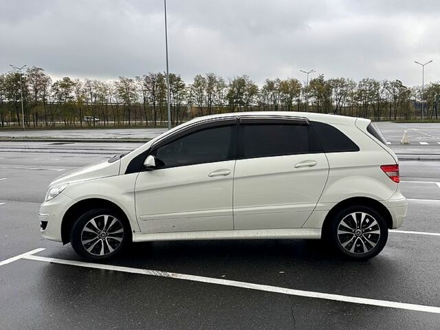 Мерседес Б-клас 2009 у Дніпро (Дніпропетровську) на Automoto.ua Білий Мерседес Б-клас, об'ємом двигуна 1.7 л та пробігом 180 тис. км за 7800 $, фото 1 на Automoto.ua