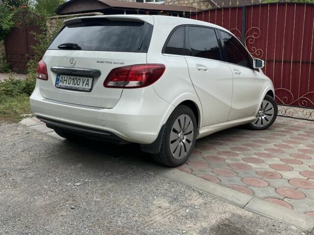 Белый Мерседес Б-класс, объемом двигателя 0 л и пробегом 140 тыс. км за 12200 $, фото 7 на Automoto.ua