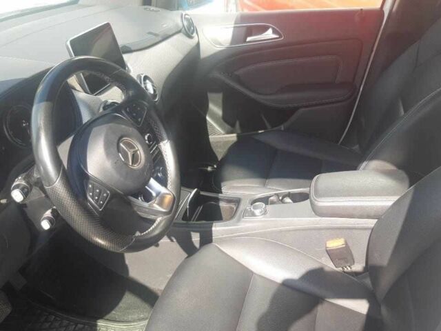 Белый Мерседес Б-класс, объемом двигателя 0 л и пробегом 83 тыс. км за 12000 $, фото 11 на Automoto.ua