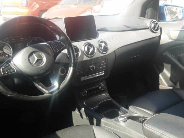 Белый Мерседес Б-класс, объемом двигателя 0 л и пробегом 83 тыс. км за 12000 $, фото 12 на Automoto.ua