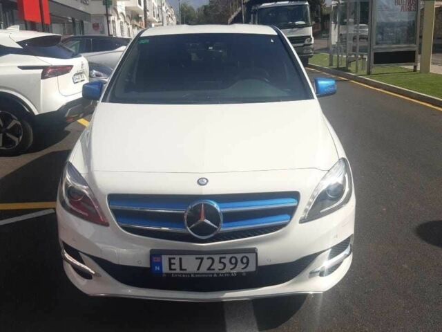 Белый Мерседес Б-класс, объемом двигателя 0 л и пробегом 83 тыс. км за 12000 $, фото 1 на Automoto.ua