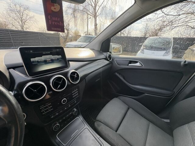 Білий Мерседес Б-клас, об'ємом двигуна 0 л та пробігом 147 тис. км за 8700 $, фото 21 на Automoto.ua