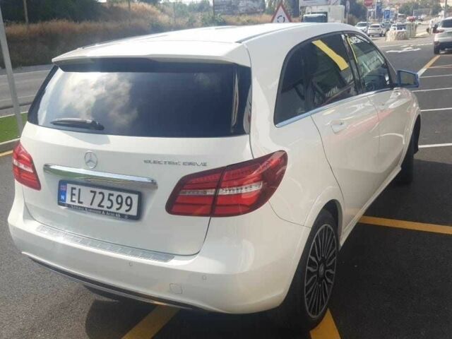 Белый Мерседес Б-класс, объемом двигателя 0 л и пробегом 83 тыс. км за 12000 $, фото 5 на Automoto.ua