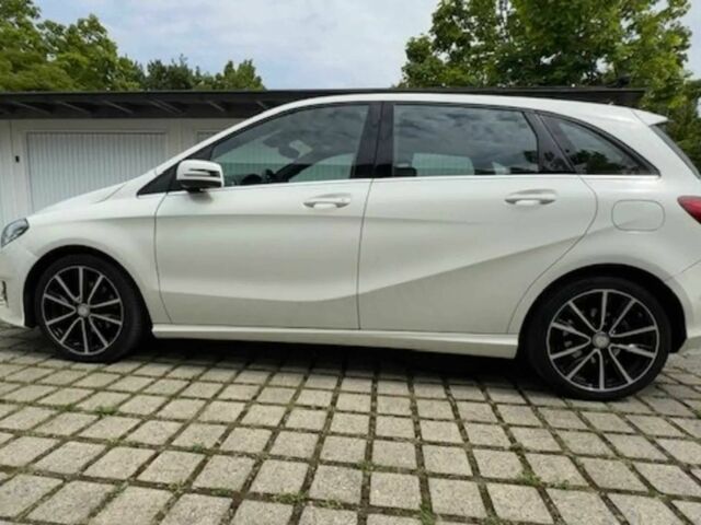 Белый Мерседес Б-класс, объемом двигателя 2.2 л и пробегом 75 тыс. км за 3500 $, фото 2 на Automoto.ua