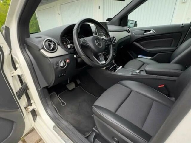 Белый Мерседес Б-класс, объемом двигателя 2.2 л и пробегом 75 тыс. км за 3500 $, фото 8 на Automoto.ua