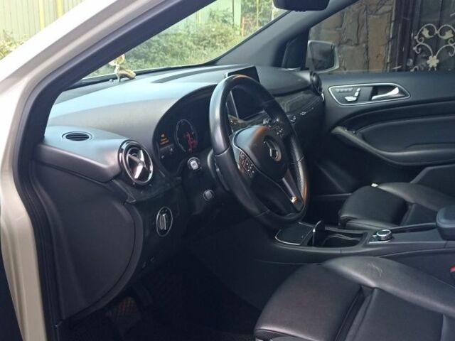 Білий Мерседес Б-клас, об'ємом двигуна 0 л та пробігом 104 тис. км за 11900 $, фото 2 на Automoto.ua