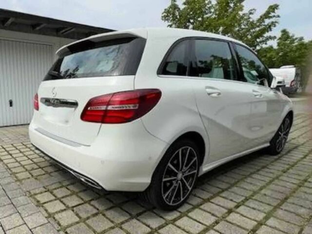 Белый Мерседес Б-класс, объемом двигателя 2.2 л и пробегом 75 тыс. км за 3500 $, фото 5 на Automoto.ua