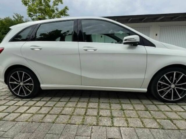 Белый Мерседес Б-класс, объемом двигателя 2.2 л и пробегом 75 тыс. км за 3500 $, фото 6 на Automoto.ua