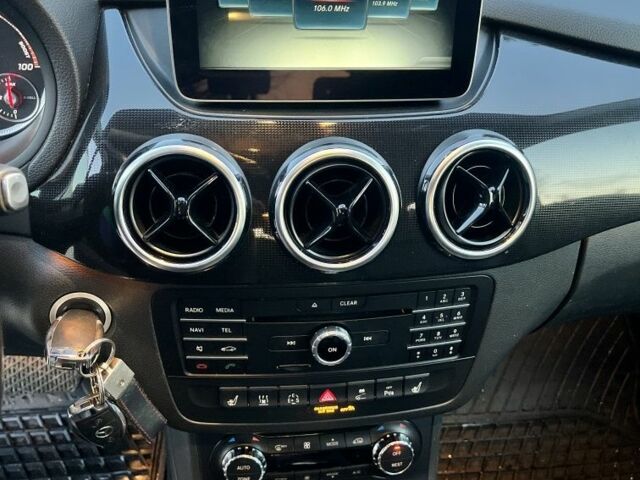 Білий Мерседес Б-клас, об'ємом двигуна 0 л та пробігом 94 тис. км за 10250 $, фото 6 на Automoto.ua