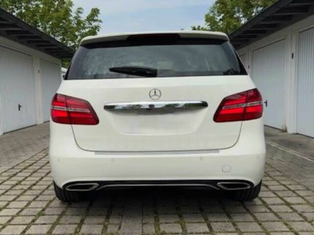 Белый Мерседес Б-класс, объемом двигателя 2.2 л и пробегом 75 тыс. км за 3500 $, фото 4 на Automoto.ua