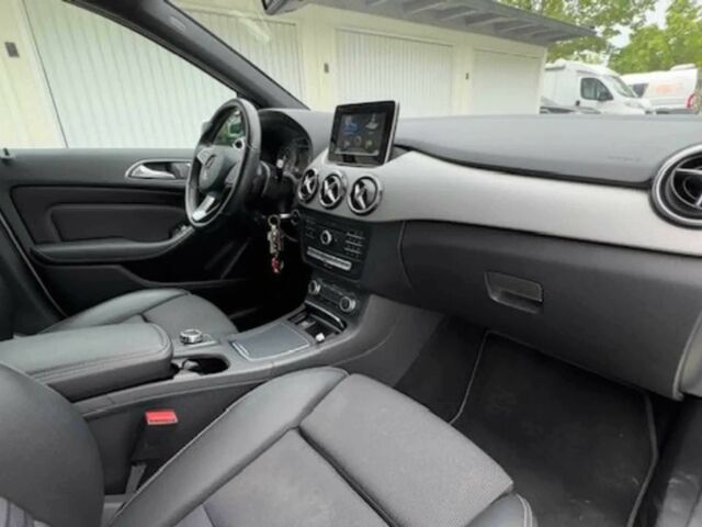 Белый Мерседес Б-класс, объемом двигателя 2.2 л и пробегом 75 тыс. км за 3500 $, фото 7 на Automoto.ua