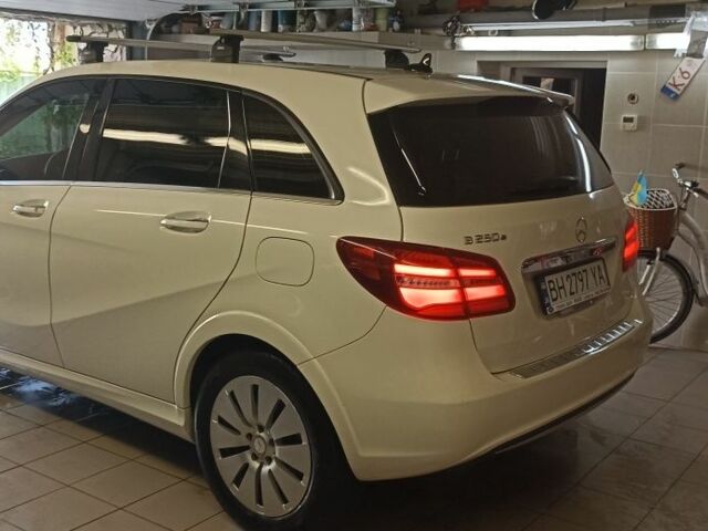 Білий Мерседес Б-клас, об'ємом двигуна 0 л та пробігом 104 тис. км за 11900 $, фото 6 на Automoto.ua