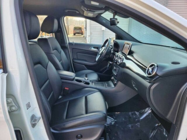 Белый Мерседес Б-класс, объемом двигателя 0 л и пробегом 55 тыс. км за 4600 $, фото 8 на Automoto.ua