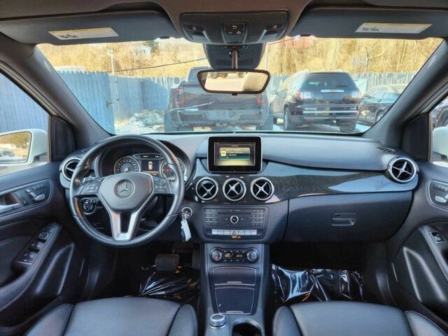 Белый Мерседес Б-класс, объемом двигателя 0 л и пробегом 55 тыс. км за 4600 $, фото 5 на Automoto.ua