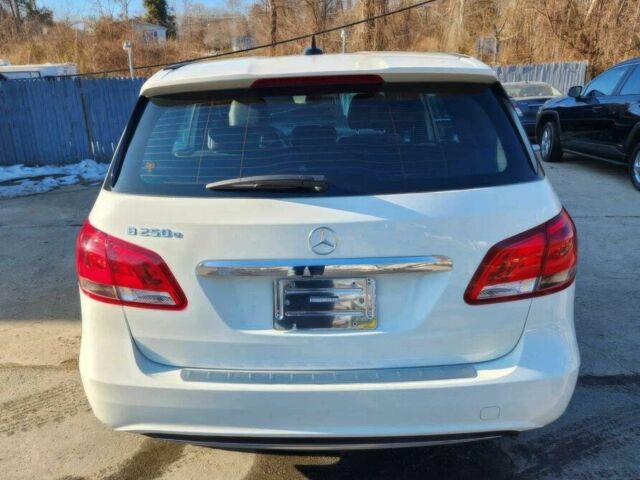 Белый Мерседес Б-класс, объемом двигателя 0 л и пробегом 55 тыс. км за 4600 $, фото 3 на Automoto.ua