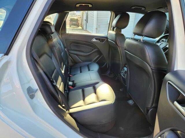 Белый Мерседес Б-класс, объемом двигателя 0 л и пробегом 56 тыс. км за 2700 $, фото 8 на Automoto.ua