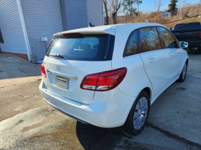 Белый Мерседес Б-класс, объемом двигателя 0 л и пробегом 55 тыс. км за 4600 $, фото 2 на Automoto.ua