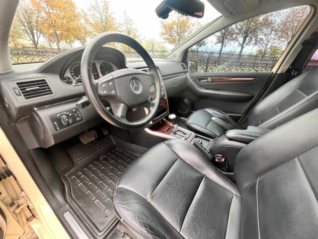 Бежевый Мерседес Б-класс, объемом двигателя 2 л и пробегом 199 тыс. км за 7500 $, фото 4 на Automoto.ua