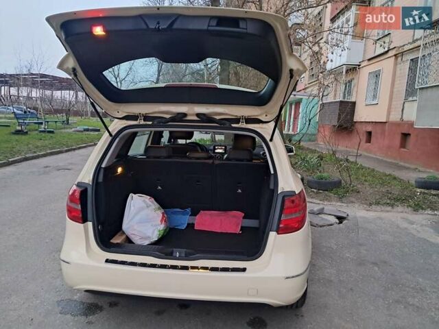 Бежевый Мерседес Б-класс, объемом двигателя 1.8 л и пробегом 290 тыс. км за 8600 $, фото 1 на Automoto.ua