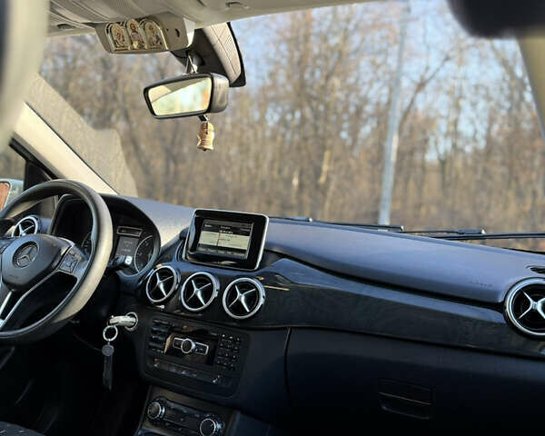 Бежевий Мерседес Б-клас, об'ємом двигуна 1.5 л та пробігом 318 тис. км за 10500 $, фото 14 на Automoto.ua