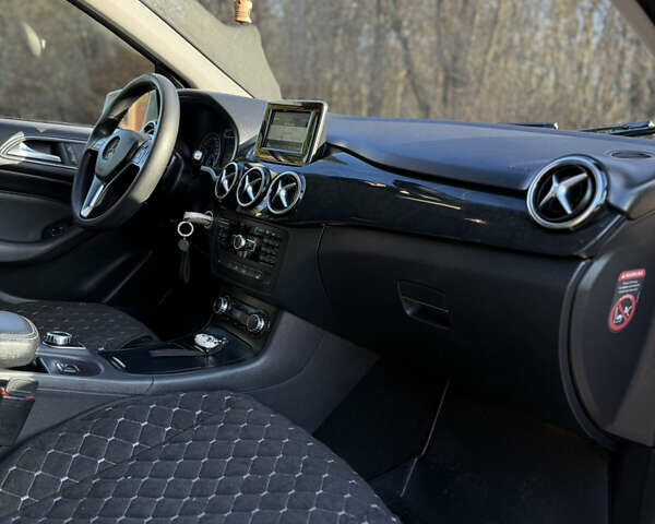 Бежевий Мерседес Б-клас, об'ємом двигуна 1.5 л та пробігом 318 тис. км за 10500 $, фото 13 на Automoto.ua