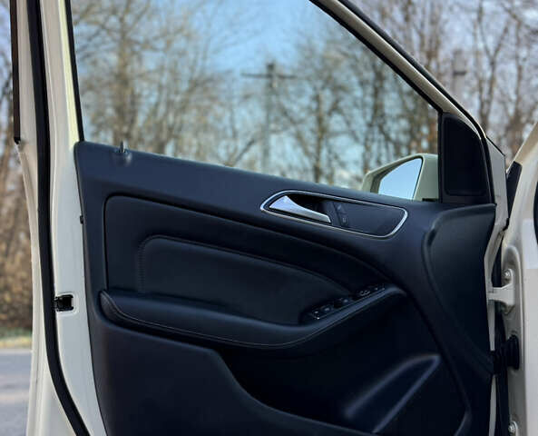 Бежевий Мерседес Б-клас, об'ємом двигуна 1.5 л та пробігом 318 тис. км за 10500 $, фото 6 на Automoto.ua