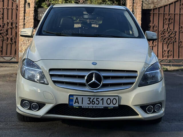Бежевий Мерседес Б-клас, об'ємом двигуна 1.5 л та пробігом 318 тис. км за 10500 $, фото 1 на Automoto.ua