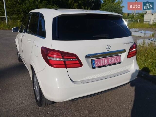 Бежевий Мерседес Б-клас, об'ємом двигуна 0 л та пробігом 98 тис. км за 9700 $, фото 7 на Automoto.ua
