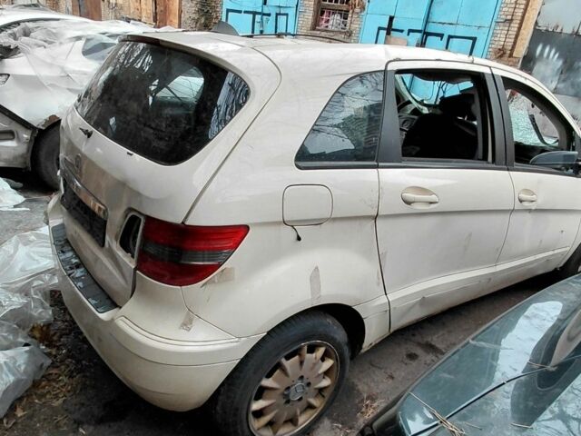 Бежевый Мерседес Б-класс, объемом двигателя 1.99 л и пробегом 300 тыс. км за 1850 $, фото 3 на Automoto.ua