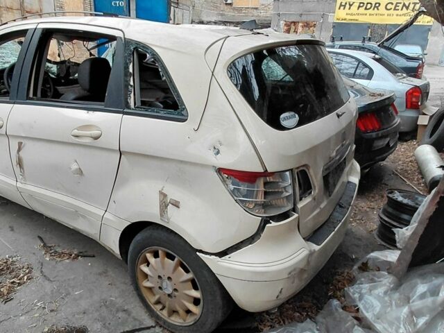 Бежевый Мерседес Б-класс, объемом двигателя 1.99 л и пробегом 300 тыс. км за 1850 $, фото 4 на Automoto.ua