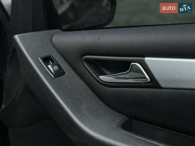 Чорний Мерседес Б-клас, об'ємом двигуна 2 л та пробігом 193 тис. км за 7700 $, фото 58 на Automoto.ua