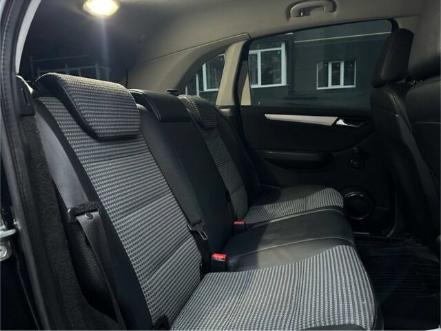 Черный Мерседес Б-класс, объемом двигателя 2 л и пробегом 193 тыс. км за 7700 $, фото 16 на Automoto.ua