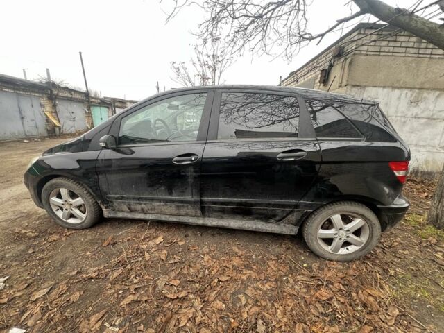 Черный Мерседес Б-класс, объемом двигателя 2 л и пробегом 192 тыс. км за 3800 $, фото 3 на Automoto.ua