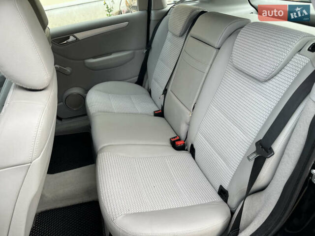 Чорний Мерседес Б-клас, об'ємом двигуна 2.03 л та пробігом 230 тис. км за 6400 $, фото 47 на Automoto.ua