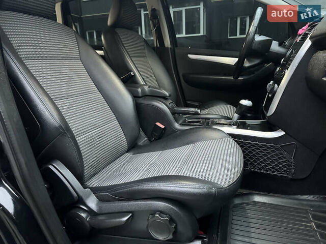 Чорний Мерседес Б-клас, об'ємом двигуна 2 л та пробігом 193 тис. км за 7700 $, фото 60 на Automoto.ua