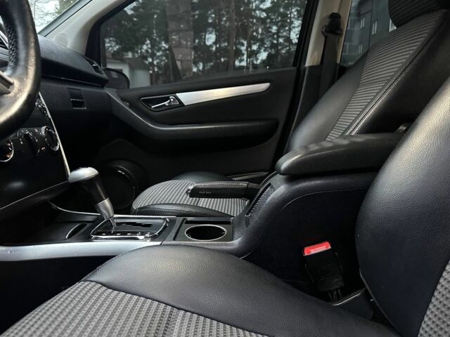 Черный Мерседес Б-класс, объемом двигателя 2 л и пробегом 193 тыс. км за 7700 $, фото 12 на Automoto.ua