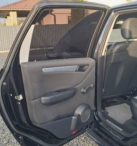 Черный Мерседес Б-класс, объемом двигателя 1.7 л и пробегом 234 тыс. км за 6000 $, фото 44 на Automoto.ua