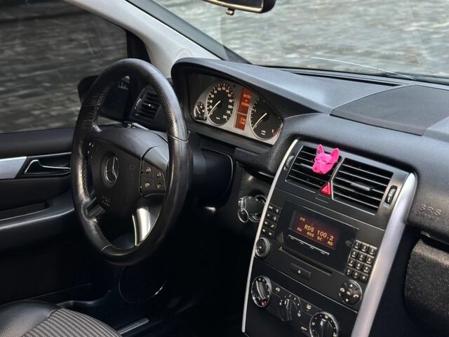 Черный Мерседес Б-класс, объемом двигателя 2 л и пробегом 193 тыс. км за 7700 $, фото 18 на Automoto.ua