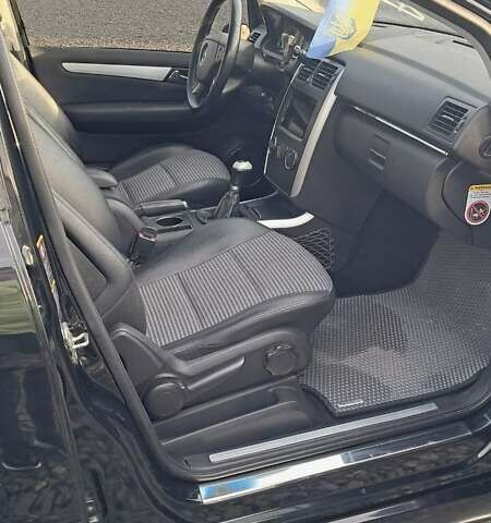 Черный Мерседес Б-класс, объемом двигателя 1.7 л и пробегом 234 тыс. км за 6000 $, фото 41 на Automoto.ua