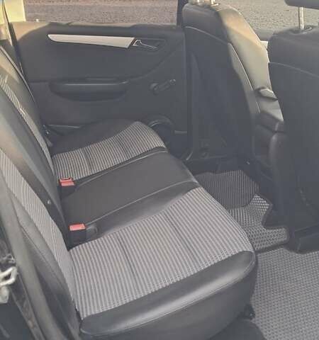 Черный Мерседес Б-класс, объемом двигателя 1.7 л и пробегом 234 тыс. км за 6000 $, фото 48 на Automoto.ua