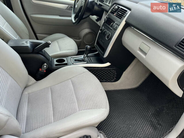 Чорний Мерседес Б-клас, об'ємом двигуна 2.03 л та пробігом 230 тис. км за 6400 $, фото 52 на Automoto.ua