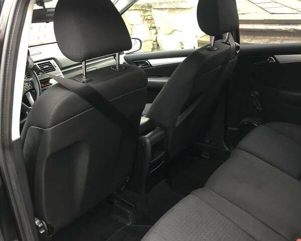 Черный Мерседес Б-класс, объемом двигателя 1.7 л и пробегом 290 тыс. км за 4500 $, фото 14 на Automoto.ua