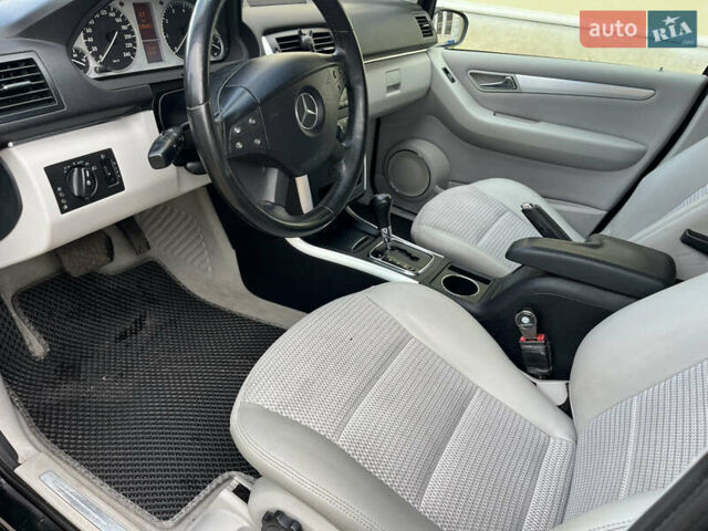 Чорний Мерседес Б-клас, об'ємом двигуна 2.03 л та пробігом 230 тис. км за 6400 $, фото 42 на Automoto.ua