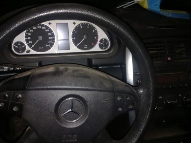 Черный Мерседес Б-класс, объемом двигателя 2 л и пробегом 192 тыс. км за 3800 $, фото 5 на Automoto.ua