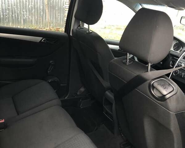 Черный Мерседес Б-класс, объемом двигателя 1.7 л и пробегом 290 тыс. км за 4500 $, фото 20 на Automoto.ua